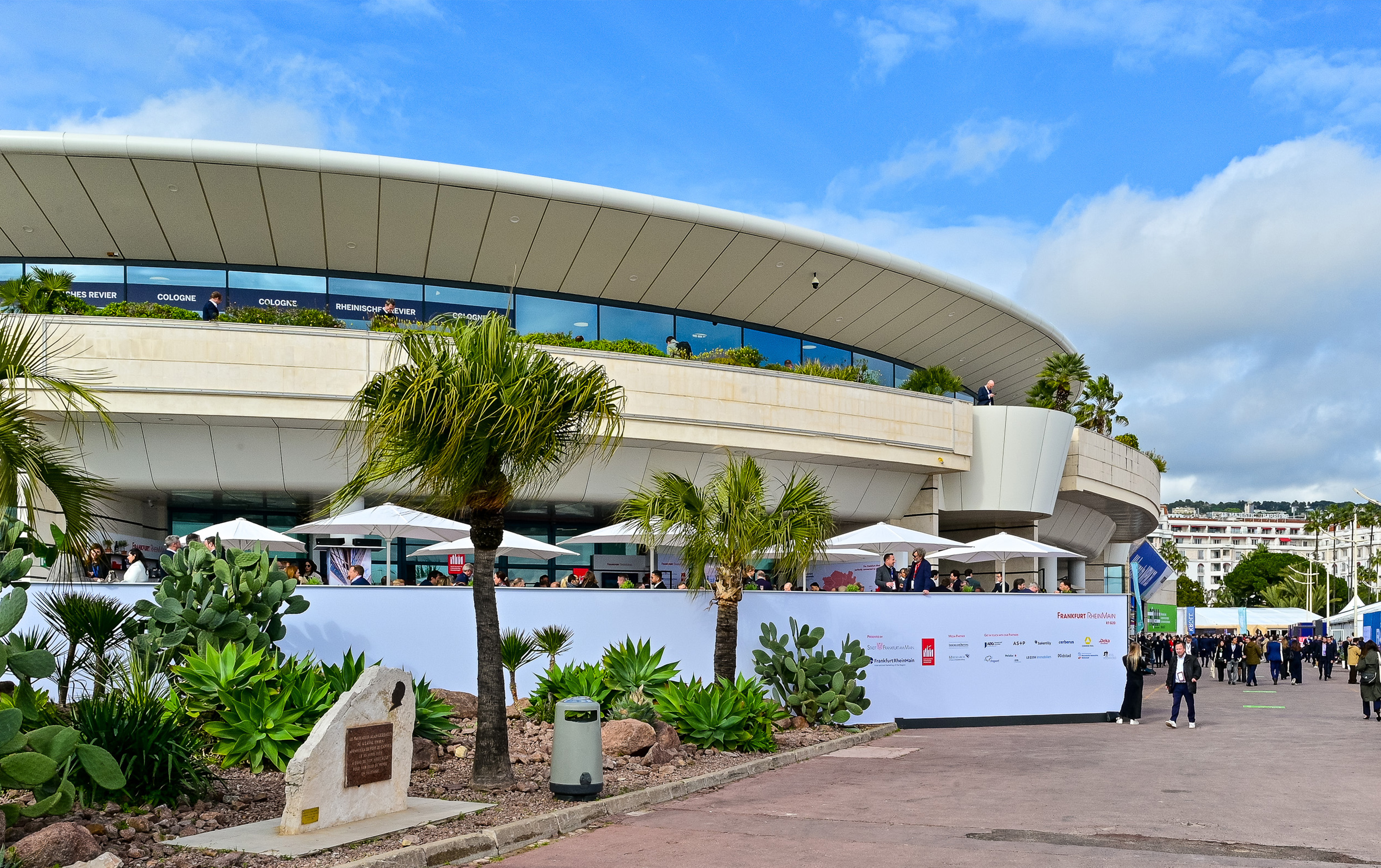 Palais der MIPIM 2026 in Cannes mit der Terrasse der Wirtschaftsförderung Frankfurt